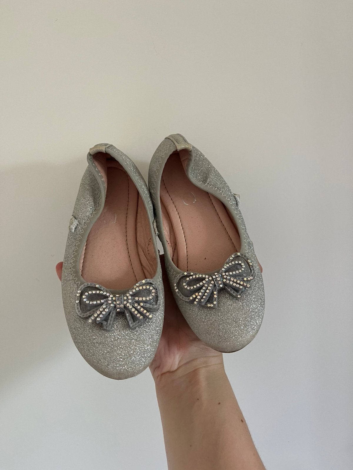 Zilveren glitter ballerina’s met decoratieve strik, maat 29, Kinderen en Baby's, Ophalen of Verzenden, Gebruikt, Meisje