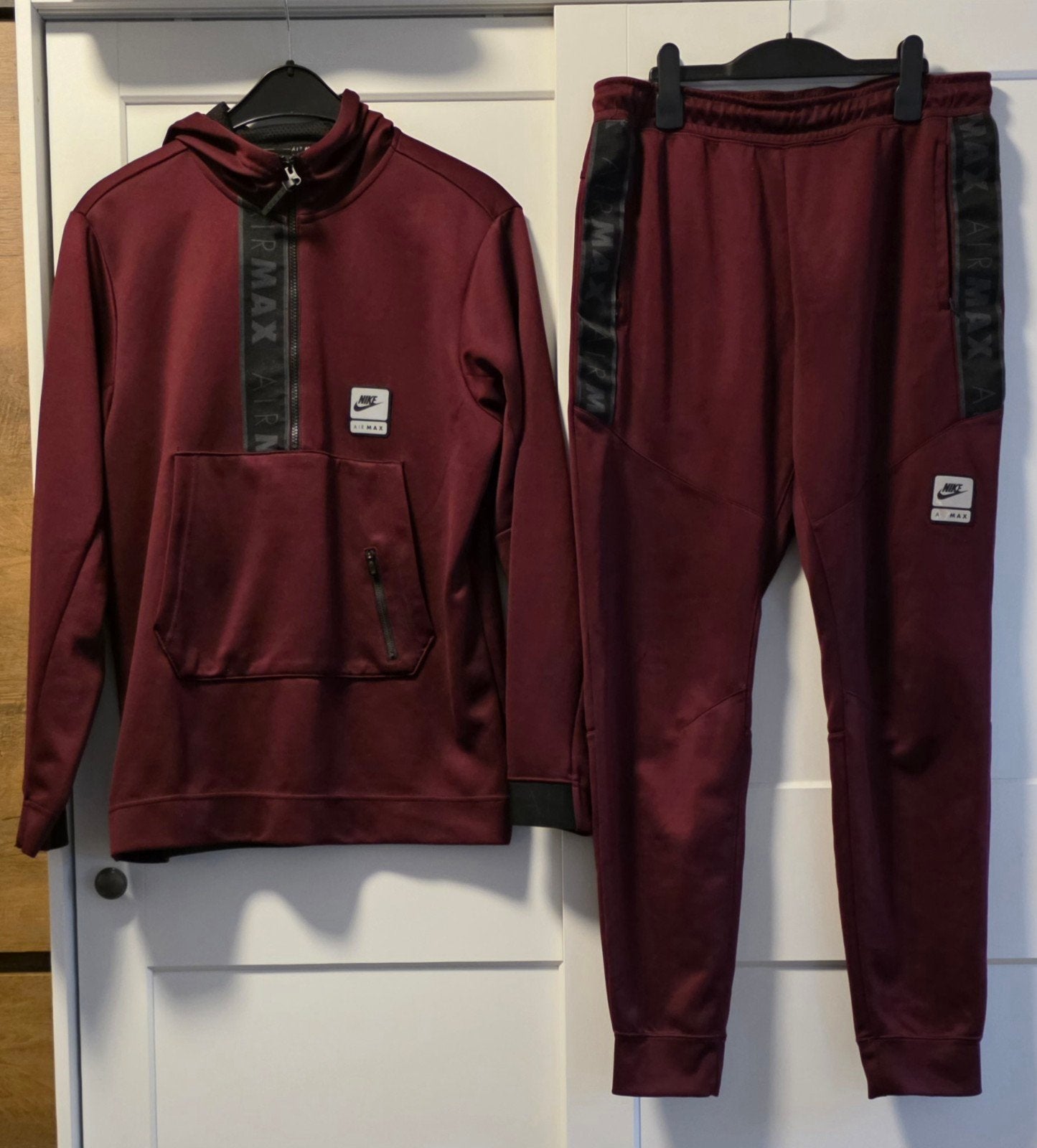 Bordeaux rode Nike AirMax Trainingspak, Ophalen, Zo goed als nieuw, Maat 38/40 (M), Rood