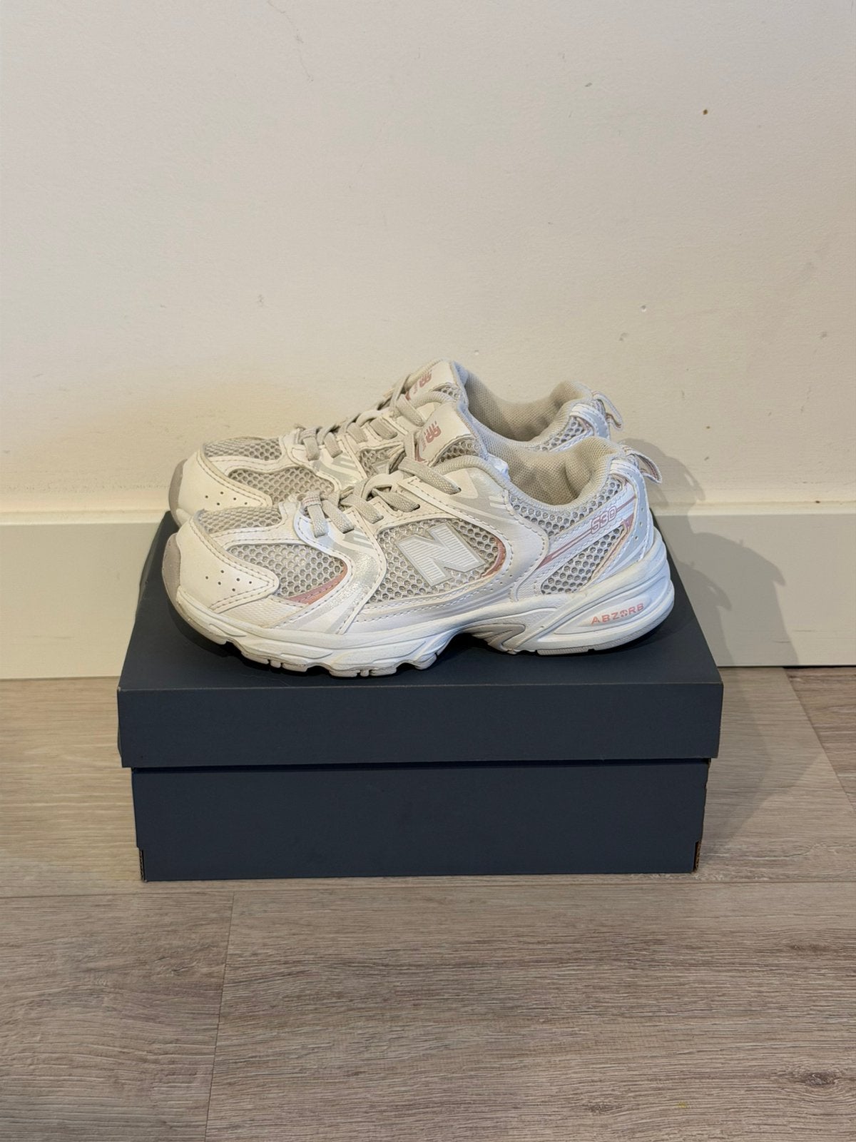 New balance 530 in lichtroze/grijs, Ophalen of Verzenden, Zo goed als nieuw, Meisje, Schoenen