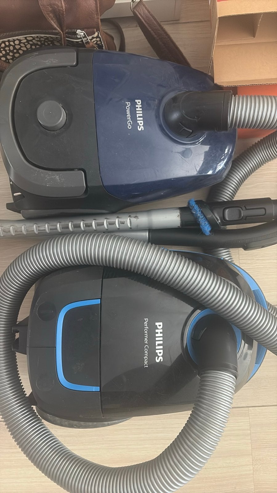 2 Philips stofzuigers - defect voor onderdelen/reparatie, Ophalen of Verzenden, Niet werkend, Sledestofzuiger, Philips