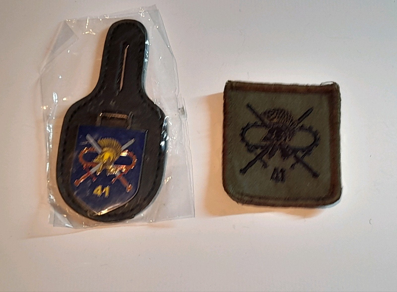 Nieuwe dt hanger 41 genie bataljon en borstembleem, Verzamelen, Ophalen of Verzenden, Landmacht, Nederland, Embleem of Badge