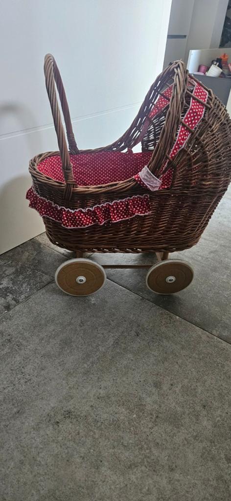 Vintage rieten poppenwagen met rode stippen bekleding, Ophalen, Gebruikt, Overige typen