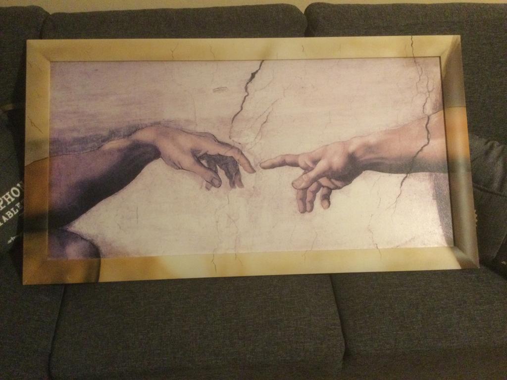 Schilderij handen Michelangelo, Ophalen