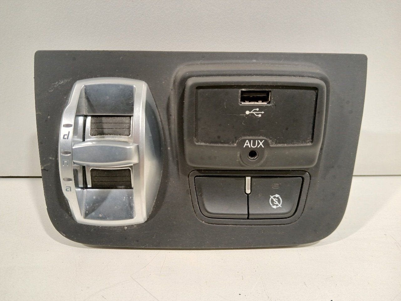 Aux poort Alfa Romeo Giulietta, Onderdelen@venauto.nl, Van der Ven Autorecycling B.V., Gebruikt, Ettenseweg 76, 4706 PB Roosendaal, The Netherlands
