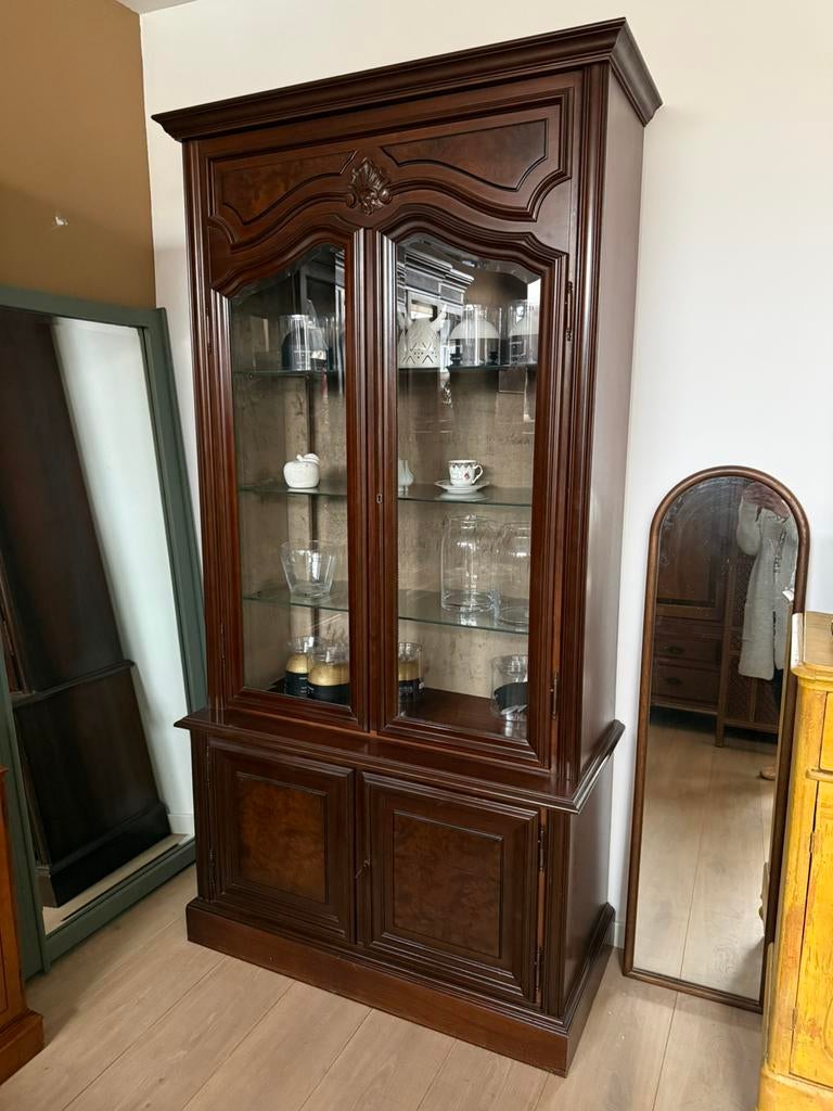 Klassieke vitrinekast met glas, Ophalen, Met deur(en), Vlierboomstraat 579, Klassiek