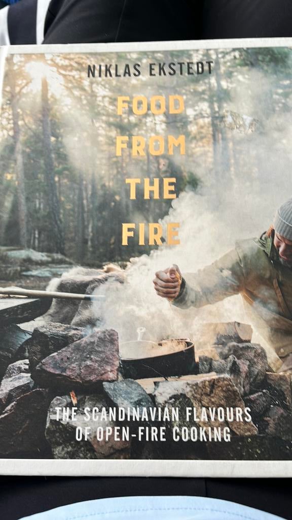 Food from the fire/Niklas Ekstedt Scandinavian cooking, Boeken, Ophalen of Verzenden, Zo goed als nieuw