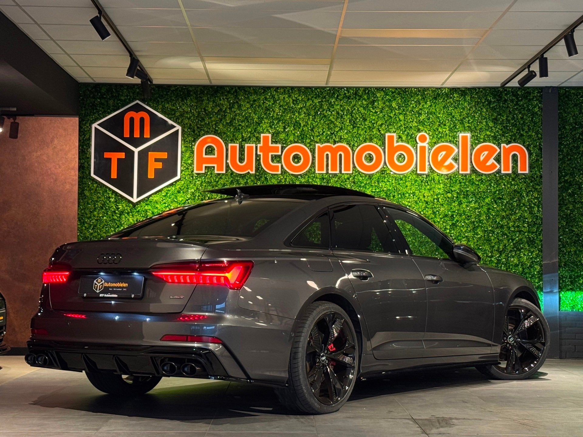 Audi A6 Limousine 55 TFSI e QUATTRO 3x S-LINE 367PK|PANO|MAT, Automaat, Dealer onderhouden, Gebruikt, 4 cilinders