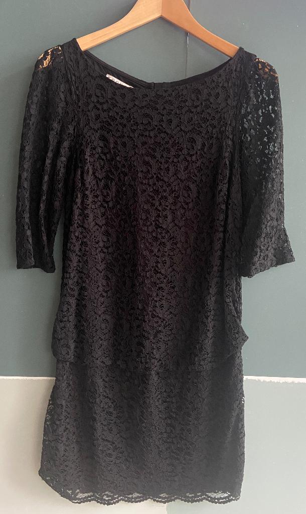 Zwart Kookai kanten jurkje, maat 38, Kleding | Dames, Maat 38/40 (M), Zwart, Ophalen of Verzenden, Zo goed als nieuw