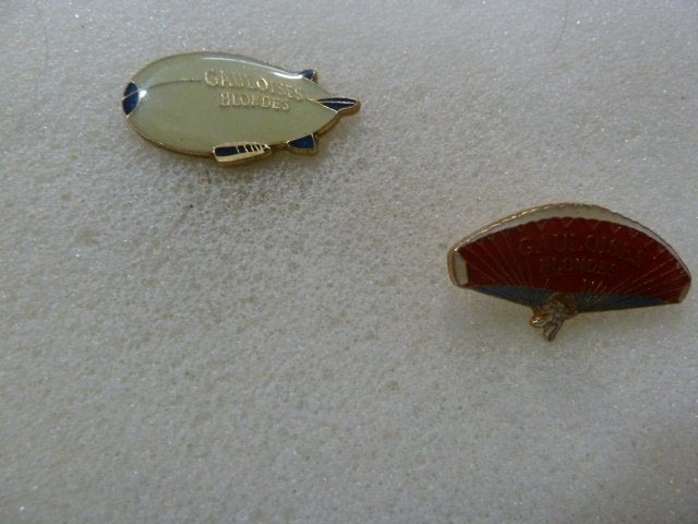 Pin 2 x Gauloise Blondes, Verzamelen, Ophalen of Verzenden, Nieuw, Overige onderwerpen