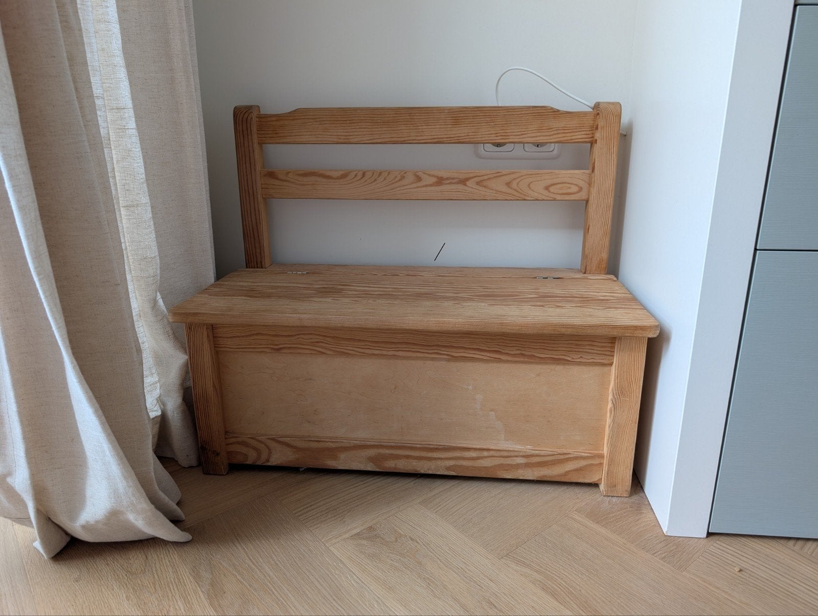 Houten kinderbankje met opbergruimte - 68x57x33 cm, Ophalen, Gebruikt, Stoel(en)