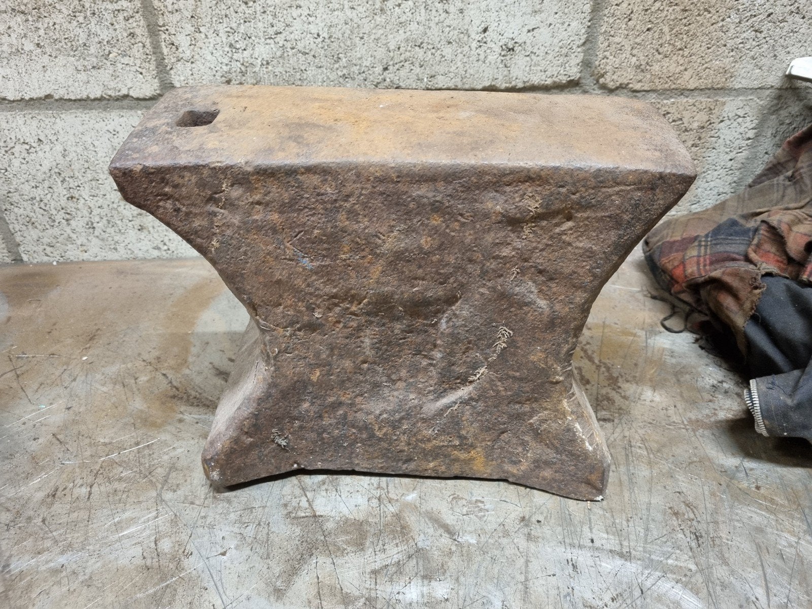 Foto 4 van Kerkraam aambeeld 75 kg, smeden smederij smidse werkplaats