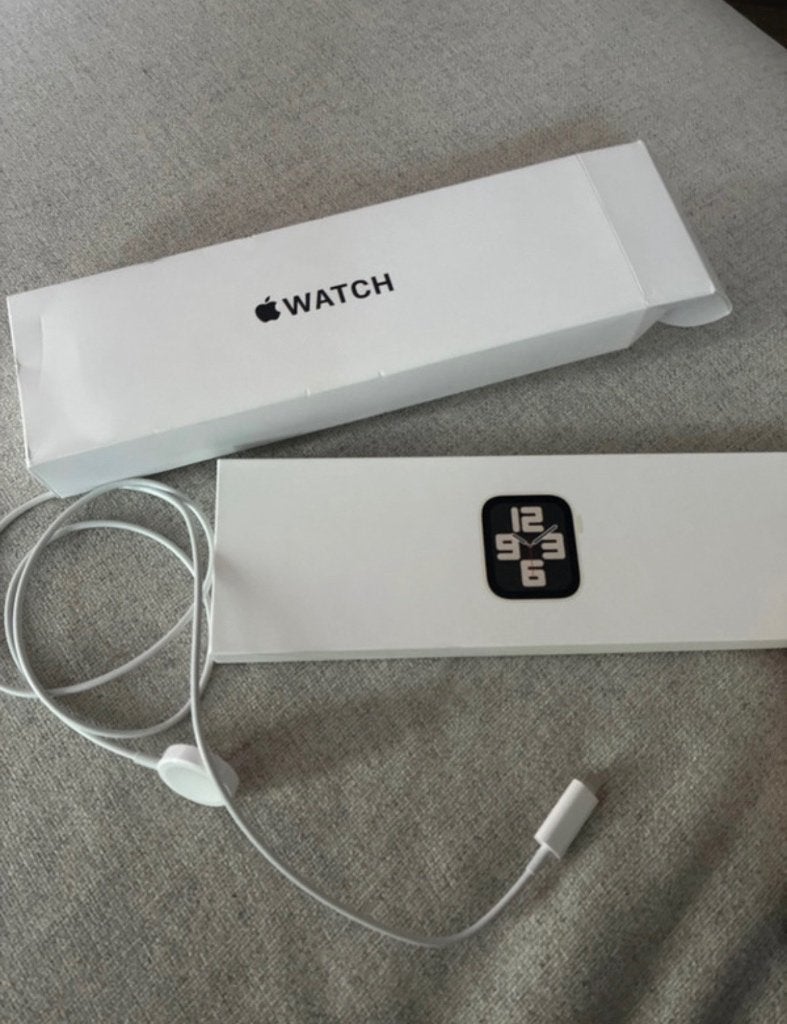Apple Watch SE (2nd Gen) 40mm GPS – Starlight, IOS, Ophalen of Verzenden, Zo goed als nieuw, Waterdicht