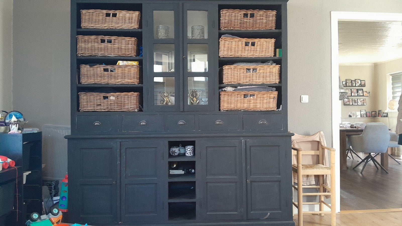 Grote 2 meter brede kast, zwart met krijtverf, Gebruikt, Met deur(en), 200 cm of meer, Ophalen of Verzenden