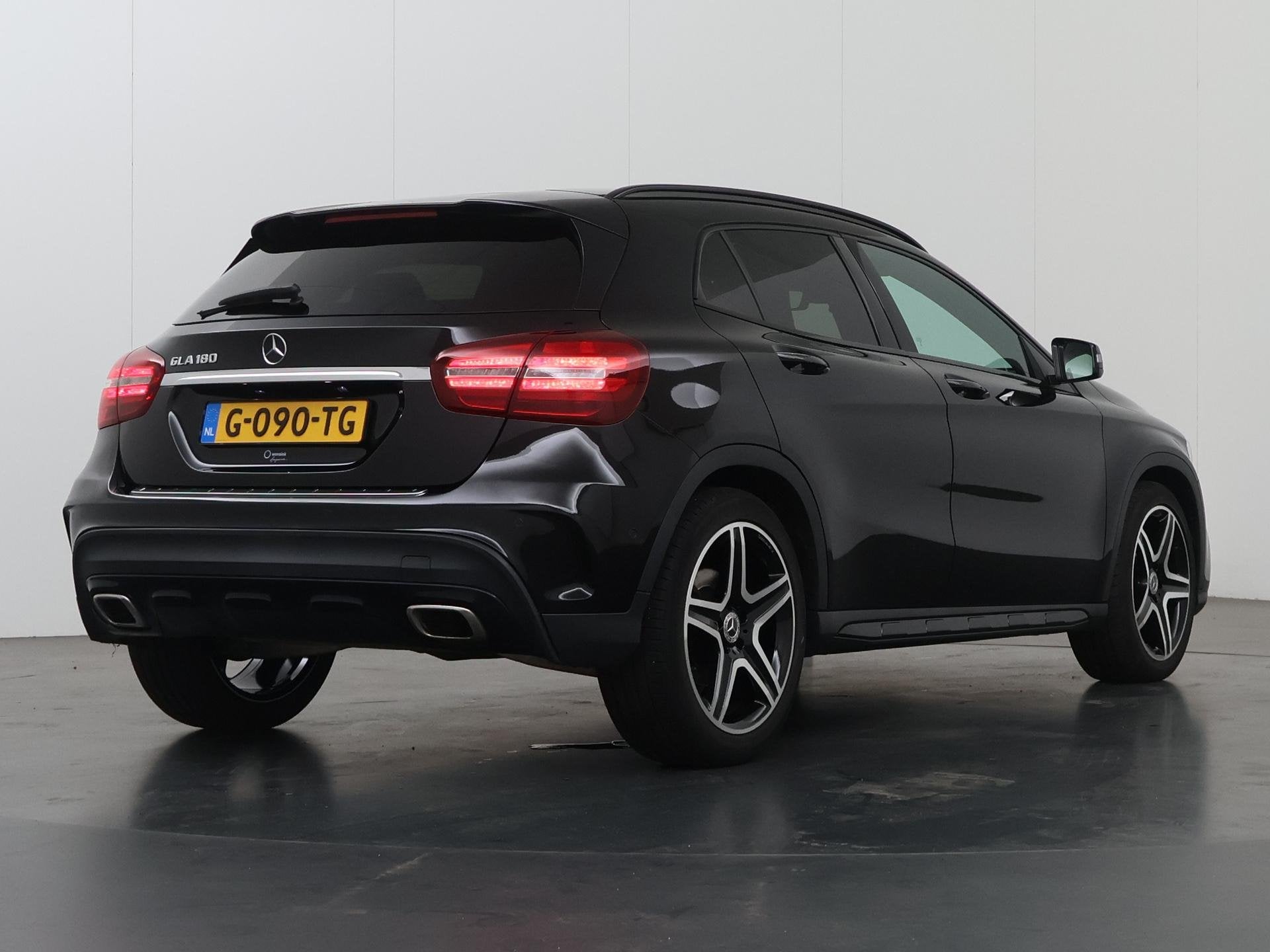 Mercedes-Benz GLA-klasse 180 Business Solution AMG Limited |, Auto's, Dealer onderhouden, Gebruikt, 4 cilinders, 715 kg