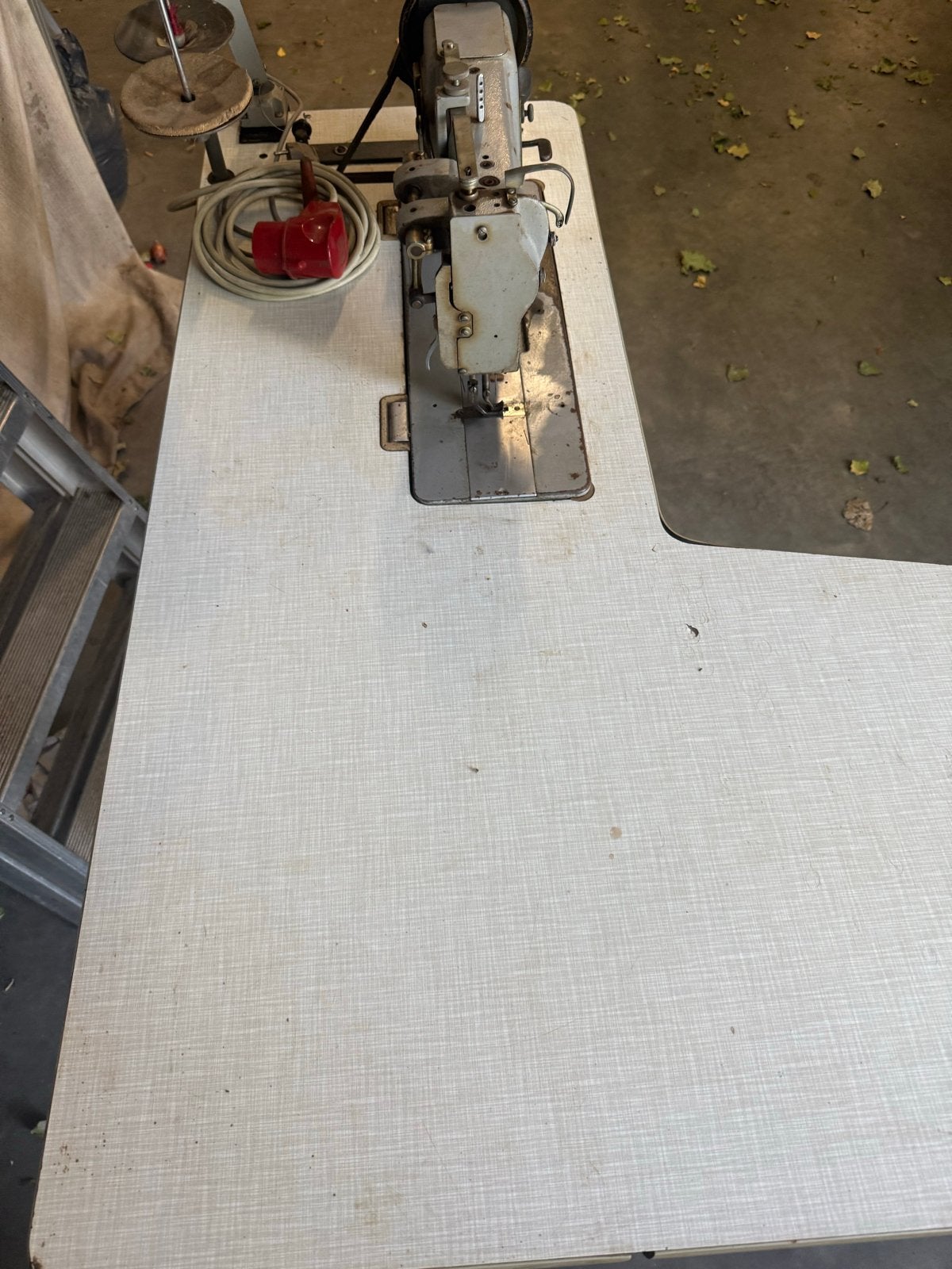 Industriële Naaimachine Adler met Tafel leer, Hobby en Vrije tijd, Naaimachines en Toebehoren, Overige merken, Gebruikt, Ophalen of Verzenden