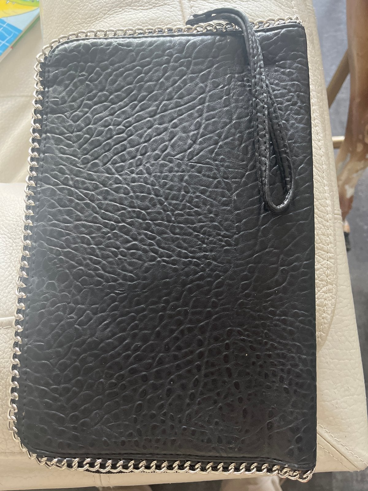 Zwarte clutch met kettingdetails van Atmosphere, Sieraden, Tassen en Uiterlijk, Ophalen of Verzenden, Zo goed als nieuw, Zwart