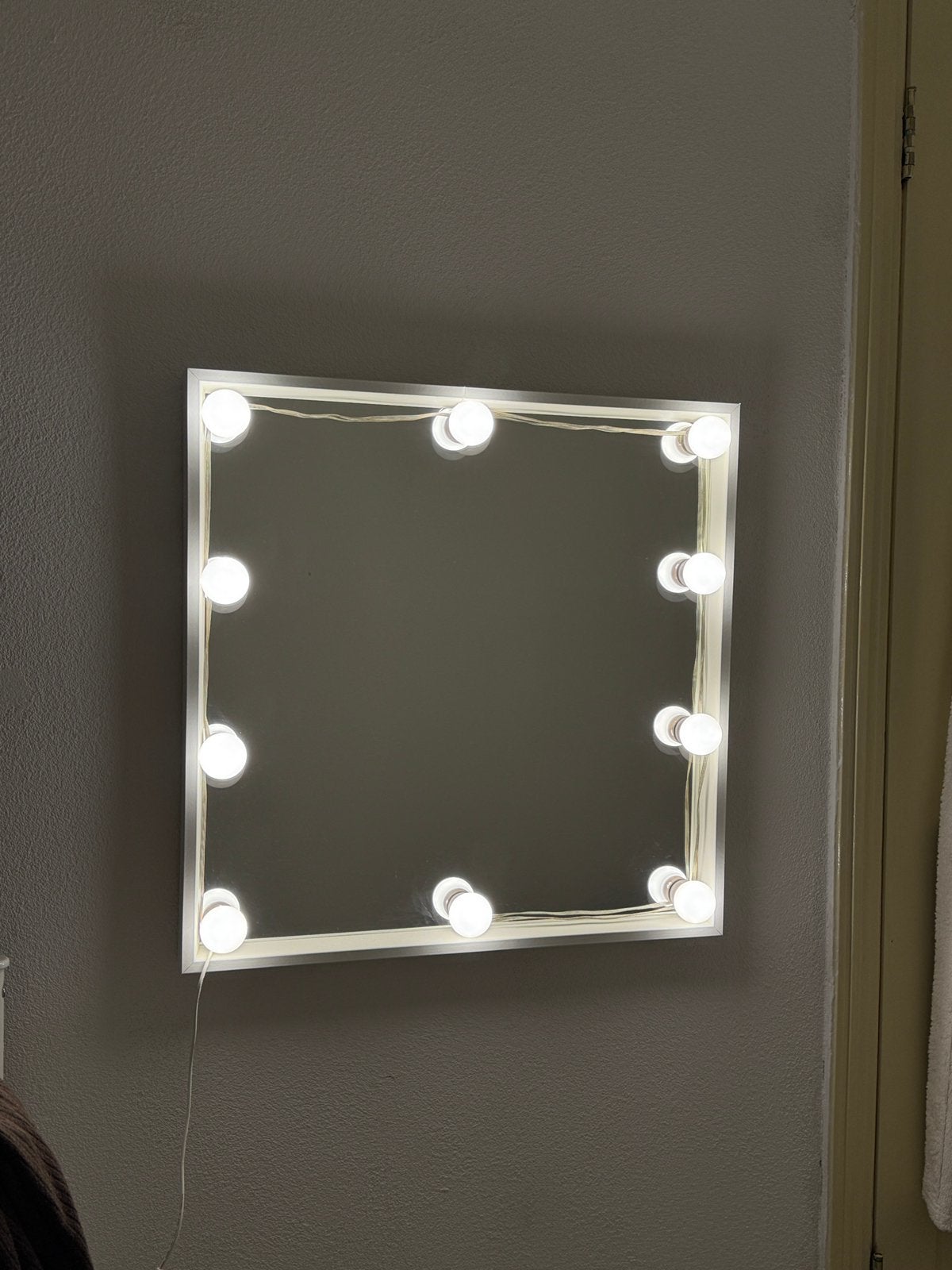 NISSEDAL IKEA Hollywood Make-up Spiegel met 10 Visagielampen, Ophalen, Vierkant, Zo goed als nieuw, Minder dan 100 cm