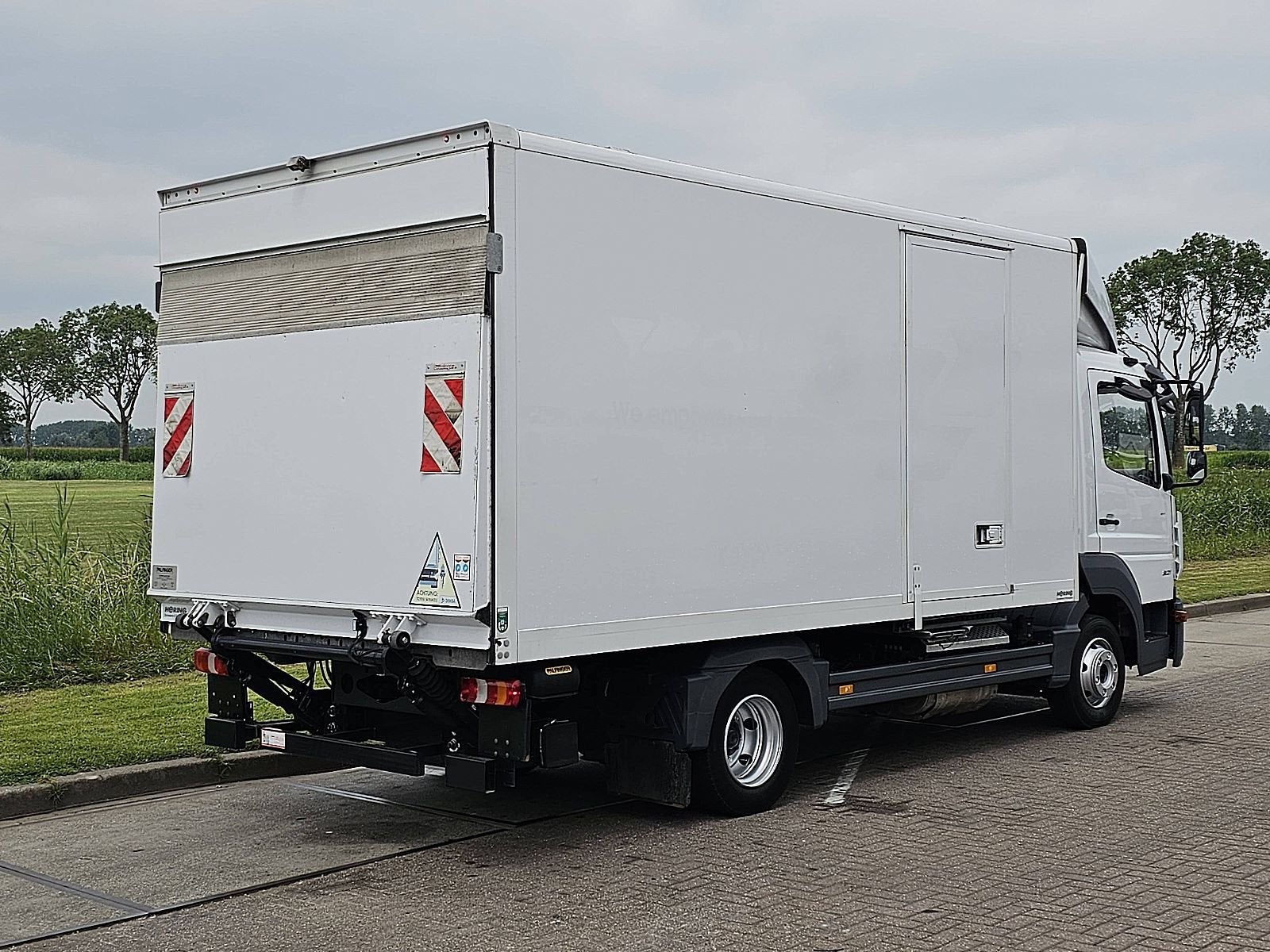 MERCEDES-BENZ ATEGO 821 airco lift side door, Automaat, Euro 6, Wit, Mercedes-Benz