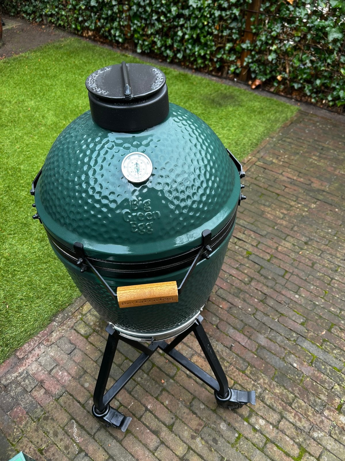 Big Green Egg medium met onderstel en hoes, Ophalen, Zo goed als nieuw
