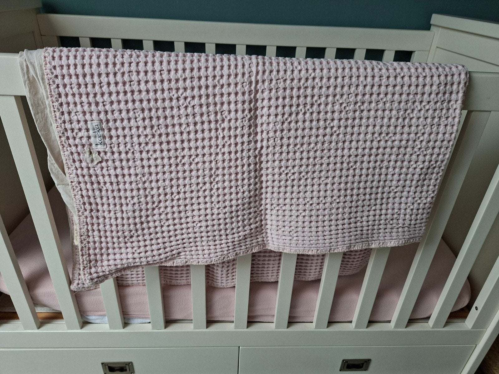 Koeka deken wafelstof roze, grijs en wit, Gebruikt, Koeka, Ophalen of Verzenden, Roze