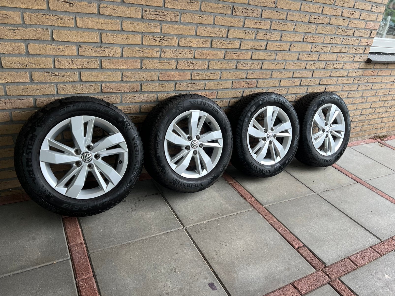 15 inch ORG VW polo velgen met banden 5x100, Ophalen, 15 inch, Velg(en), 185 mm