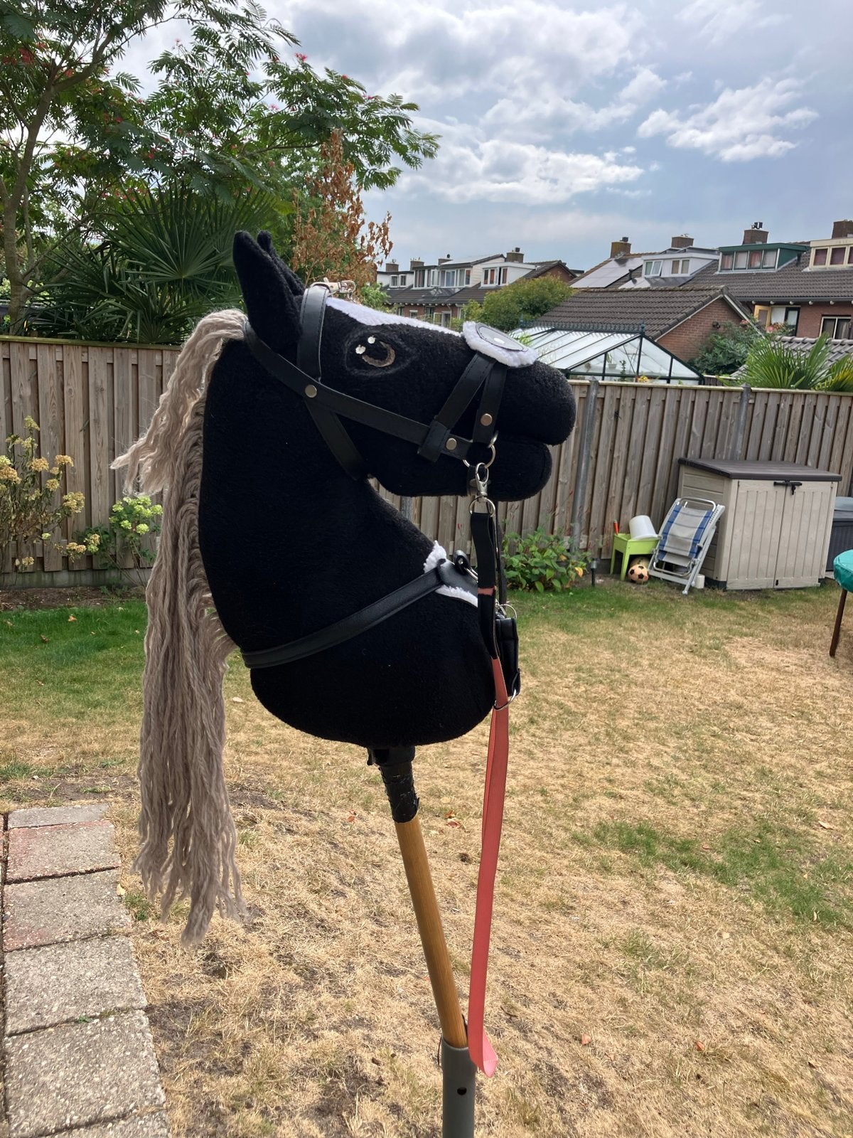 Handgemaakt Hobbyhorse Zwart met Wit Bles, Ophalen, Zo goed als nieuw, Jongen of Meisje