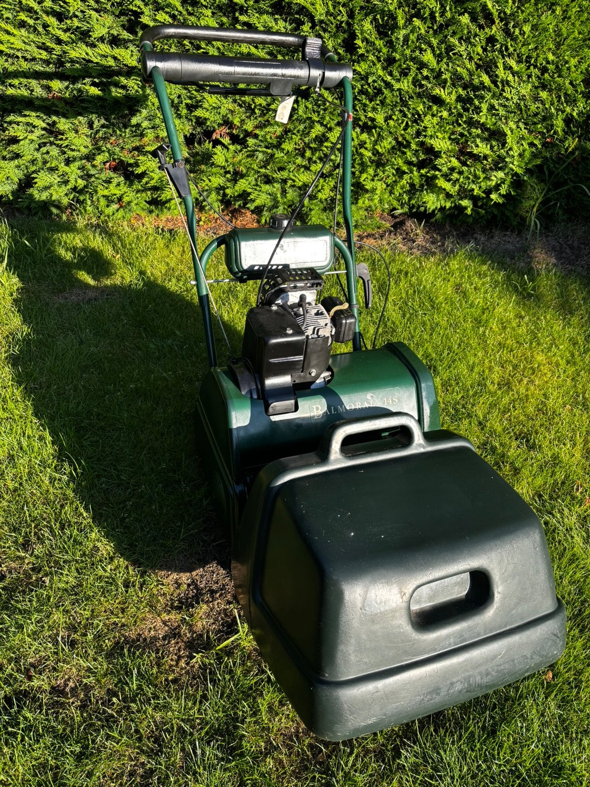 Atco Balmoral 14S kooimaaier maaibreedte 35cm, Ophalen, Zo goed als nieuw, Opvangbak, Benzine-grasmaaier