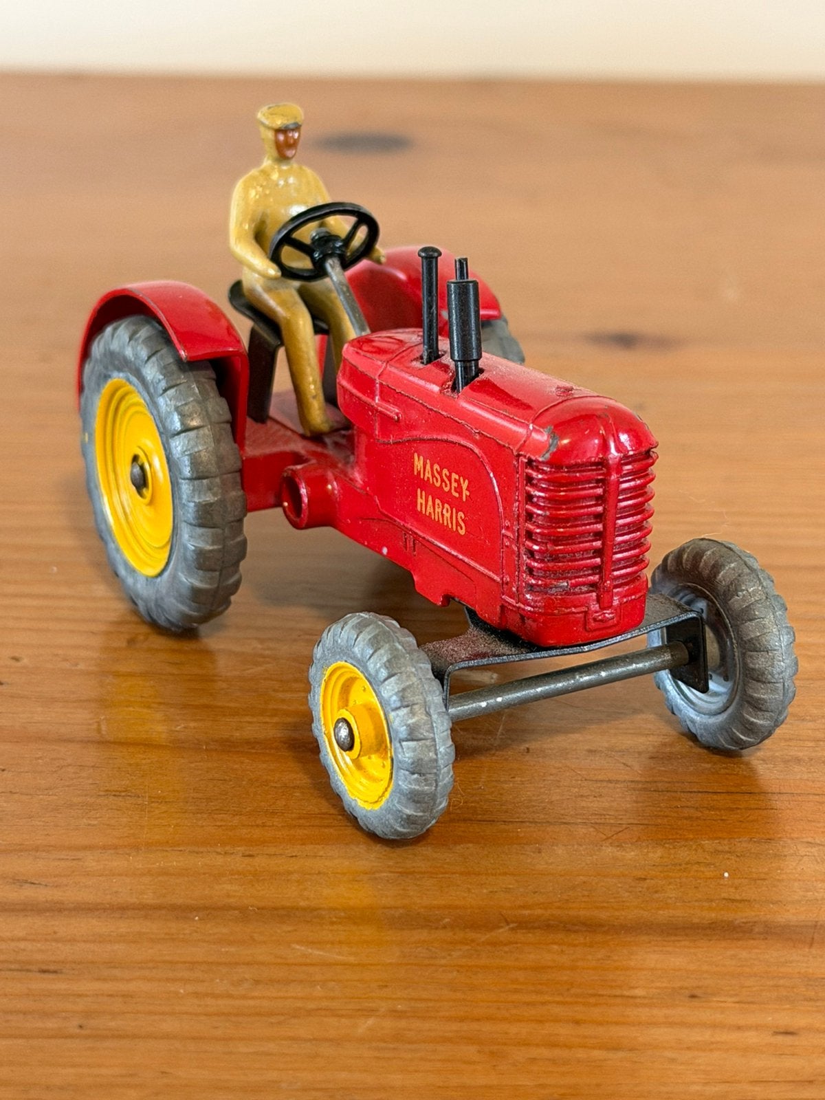 Dinky Toys 27a Massey-Harris Tractor –compleet met chauffeur, Ophalen of Verzenden, Zo goed als nieuw, Tractor of Landbouw, Dinky Toys