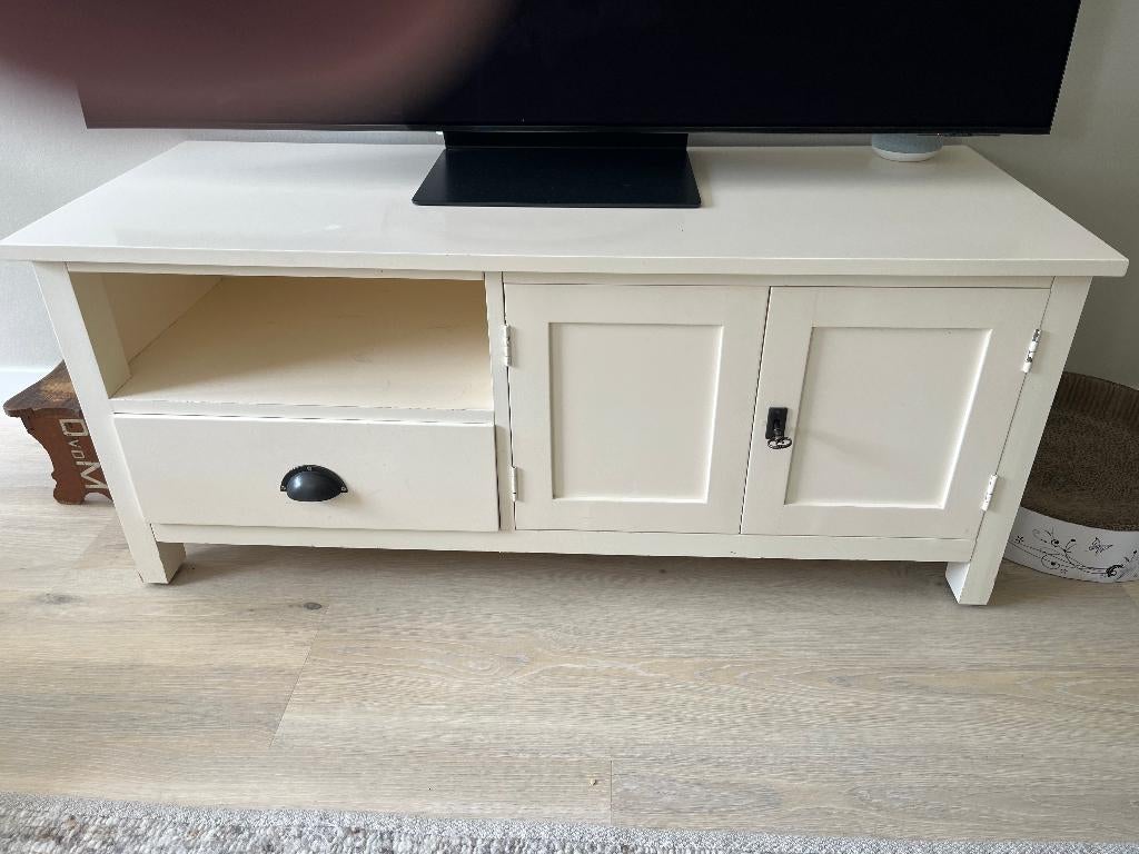 Roomwit tv meubel, Ophalen, Gebruikt, 100 tot 150 cm, Minder dan 100 cm