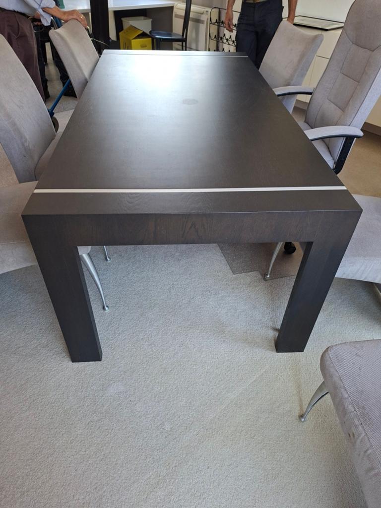 Stijlvolle bruin/zwarte eettafel met aluminium stroken, Overige houtsoorten, 100 tot 150 cm, Modern, Strak, 200 cm of meer