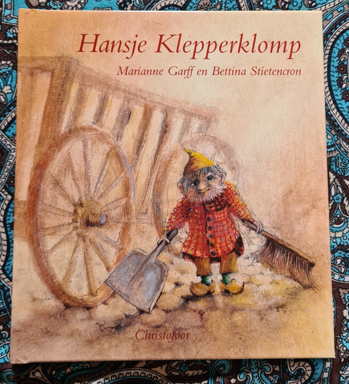 Hansje Klepperklomp - Christofoor, Ophalen of Verzenden, Zo goed als nieuw, Marianne Garff en Bettina Stietencron, Prentenboek