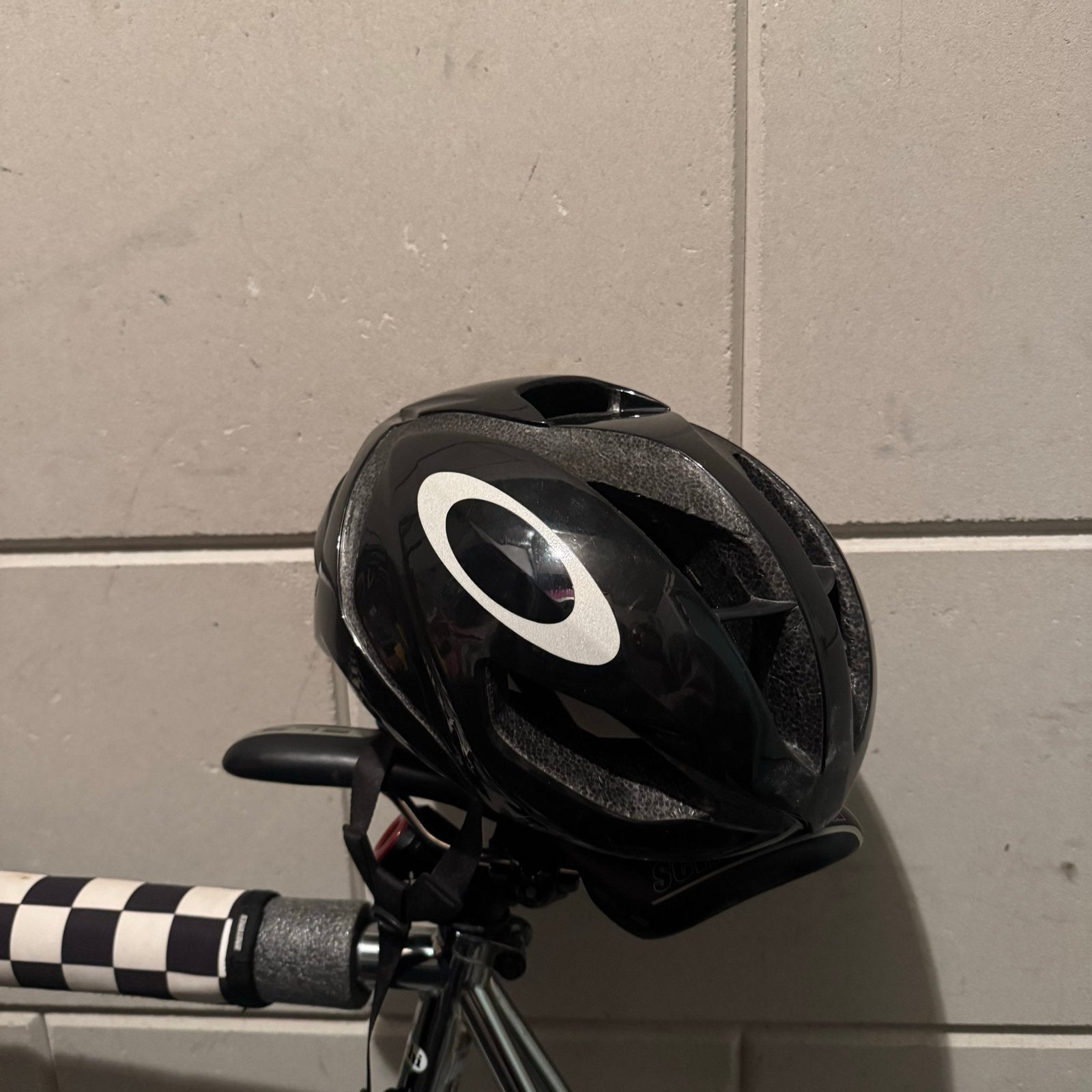 Oakley ARO3 MIPS Fietshelm Zwart (52-56cm), Ophalen of Verzenden, Zo goed als nieuw, Heer of Dame
