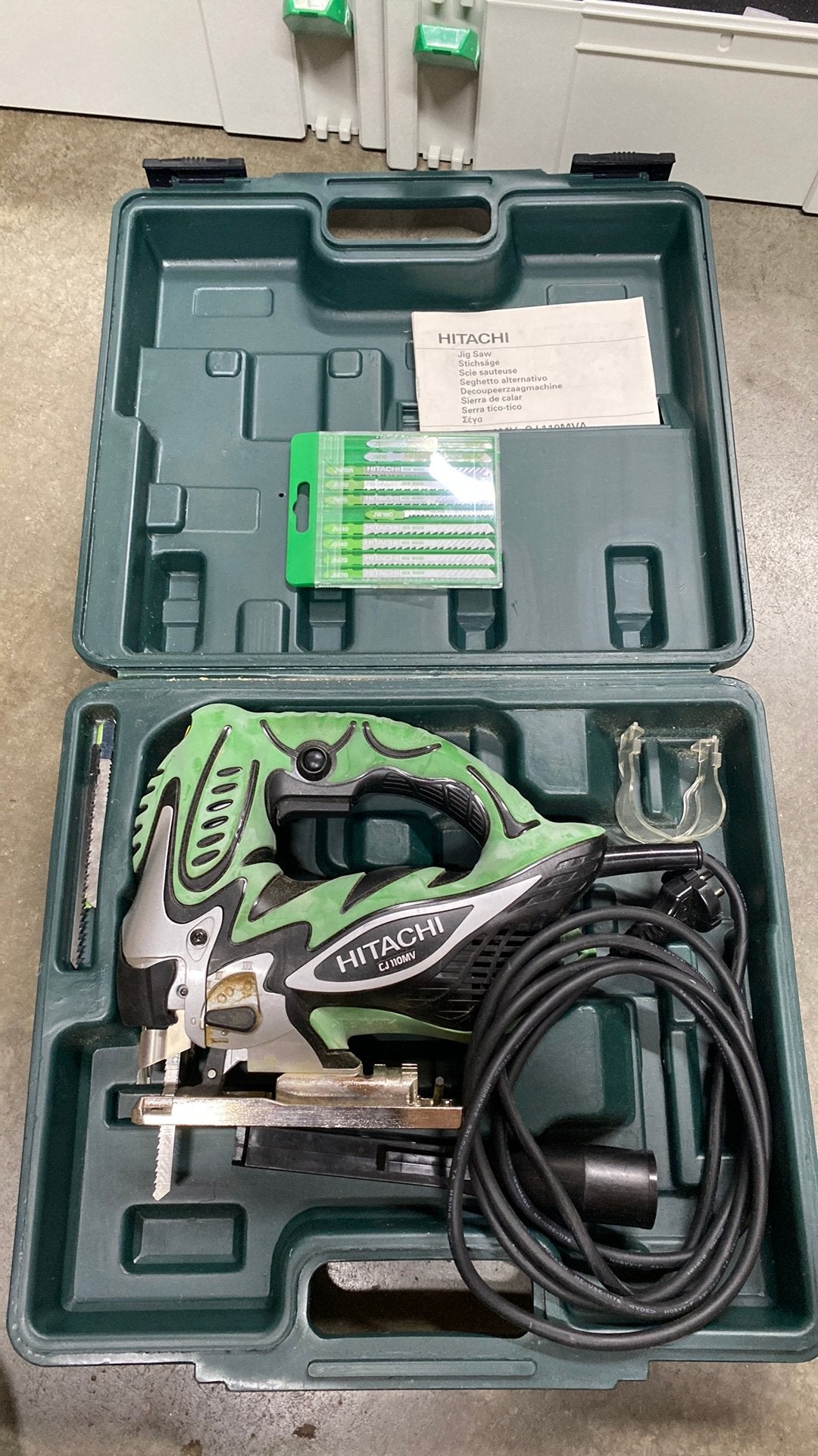Decoupeerzaagmach Hitachi CJ110MV op 230volt, 600 tot 1200 watt, Ophalen of Verzenden, Zo goed als nieuw, Decoupeerzaag