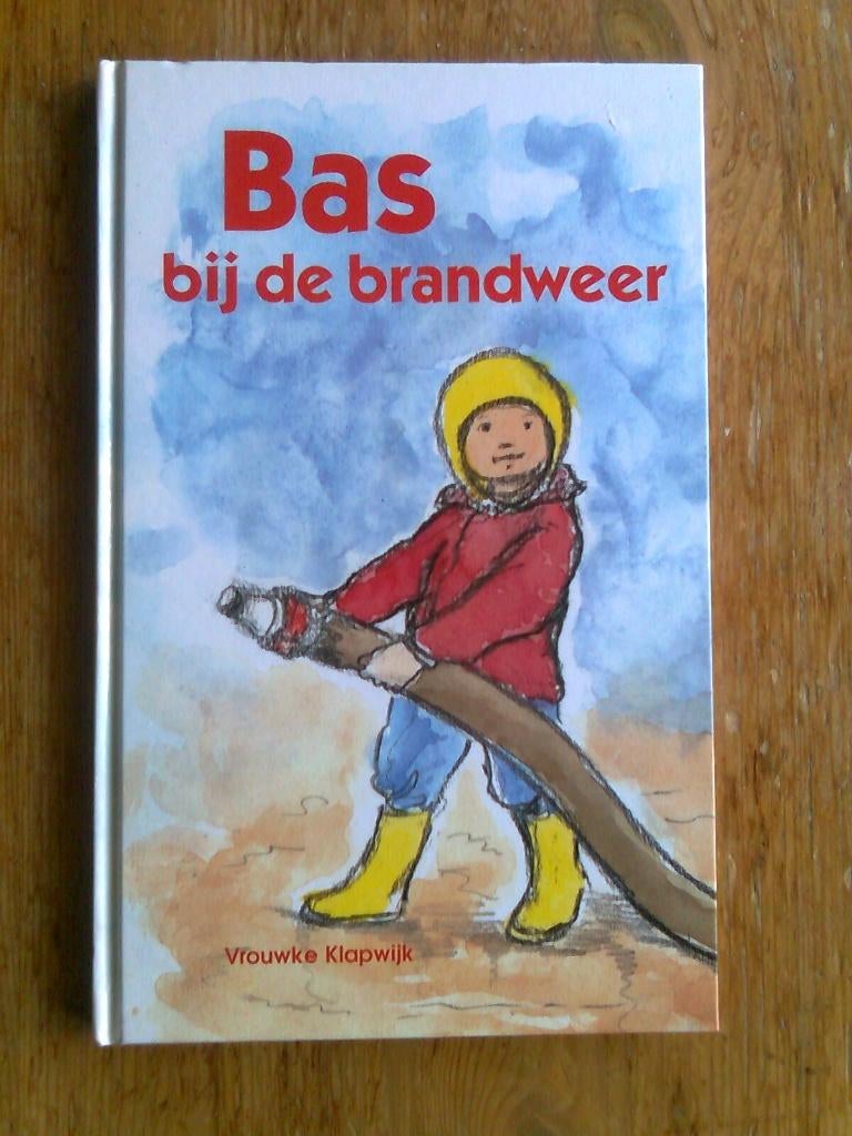 Bas bij de brandweer, en andere van Vrouwke Klapwijk, Ophalen of Verzenden, Zo goed als nieuw, Fictie algemeen
