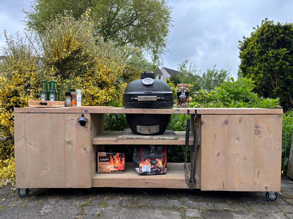 Buitenkeuken inclusief kamado (14,5 inch), Tuin en Terras, Houtskoolbarbecues, Ophalen, Zo goed als nieuw