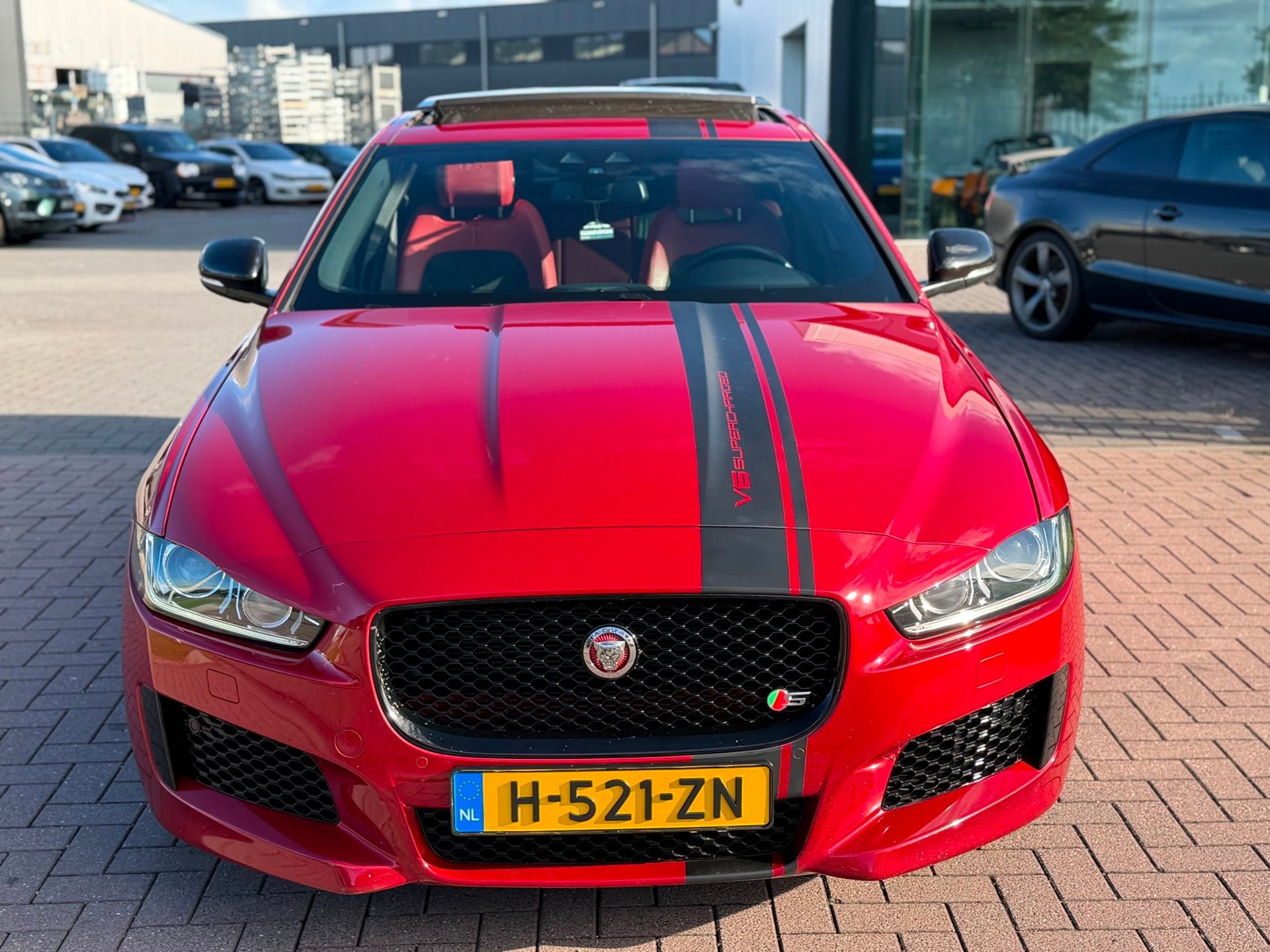 Jaguar XE 3.0 S 340PK V6 Supercharged 2016 Pano, Auto's, Automaat, Dealer onderhouden, Achterwielaandrijving, 2995 cc