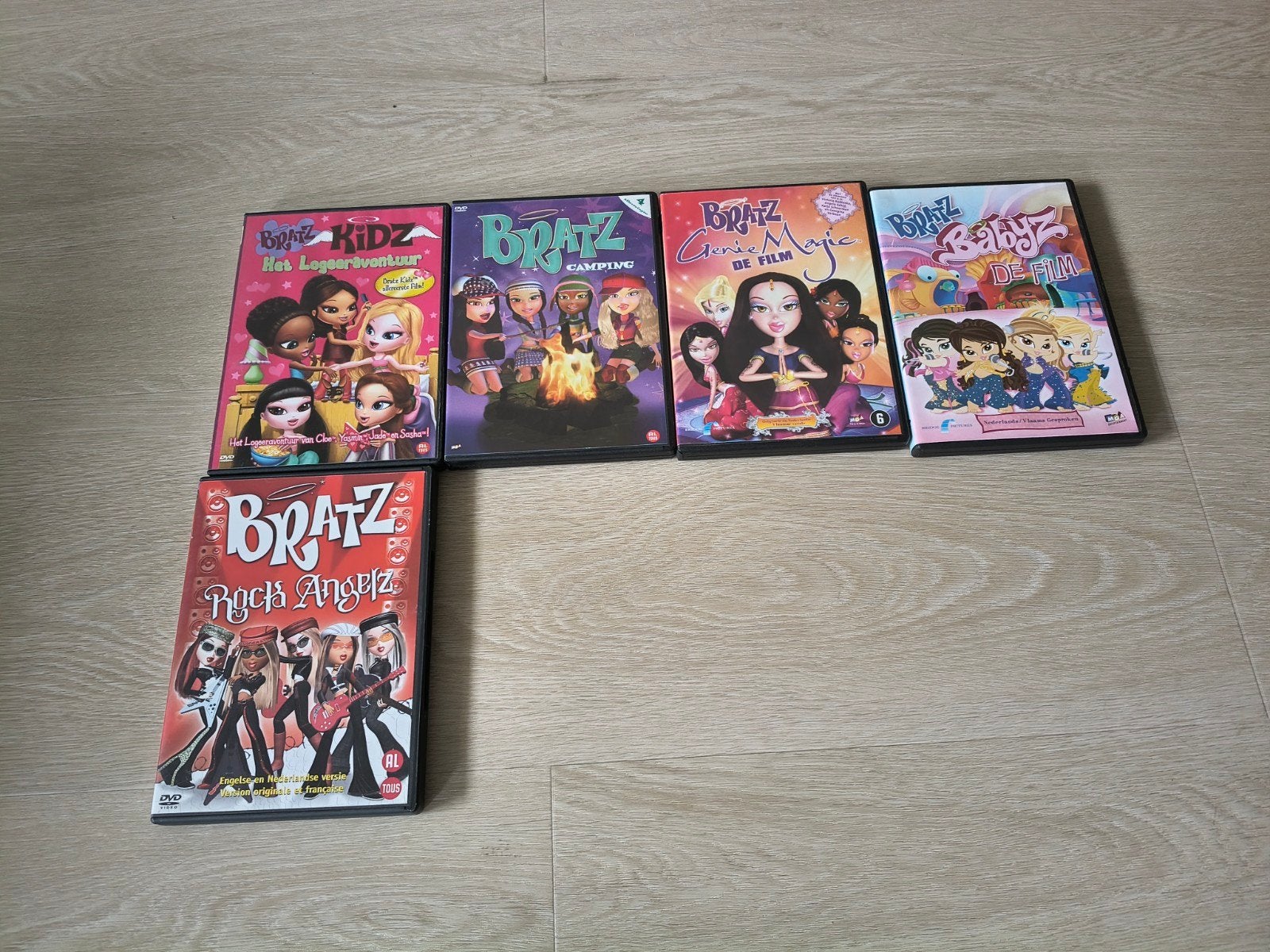 5 Bratz DVD's - Diverse films en avonturen, Gebruikt, Alle leeftijden, Ophalen of Verzenden, Familie