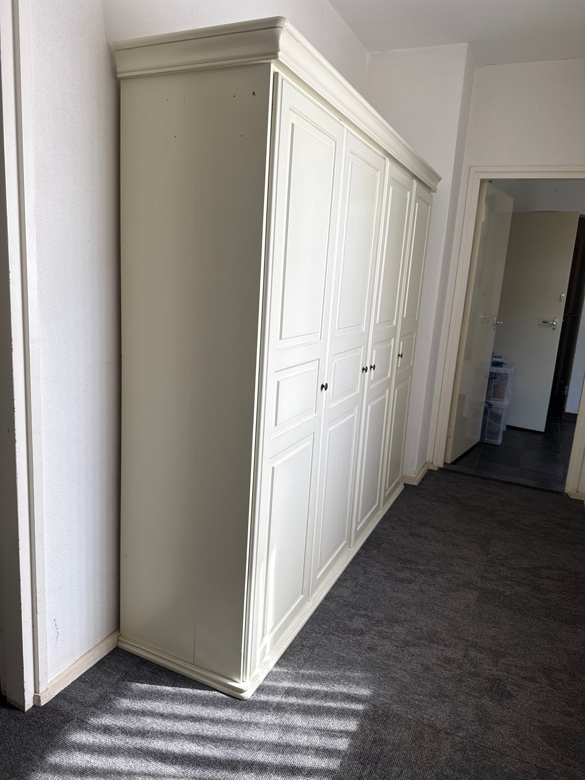 Degelijke kledingkast met voetjes - 2115x1950x515mm, Huis en Inrichting, Kasten | Kledingkasten, Ophalen, Gebruikt, 200 cm of meer