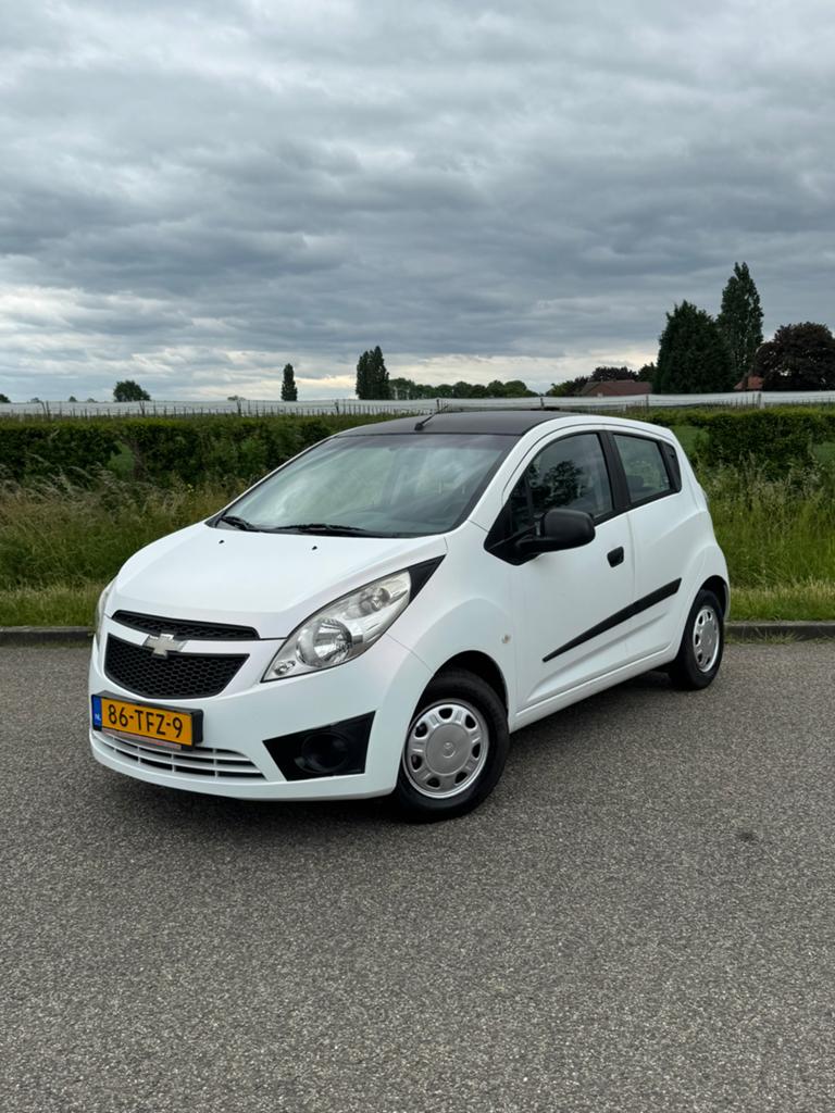 Chevrolet Spark 1.0 Bifuel 2012 Wit, Auto's, Chevrolet, 37 €/maand, 4 cilinders, USB, Wit