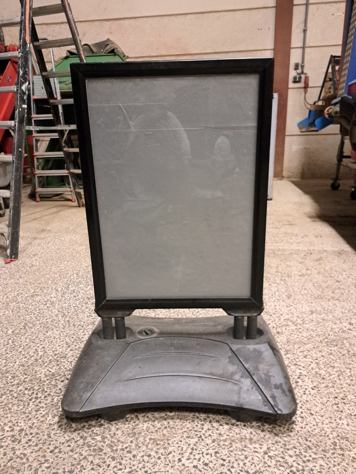 B1 reclamebord, Ophalen