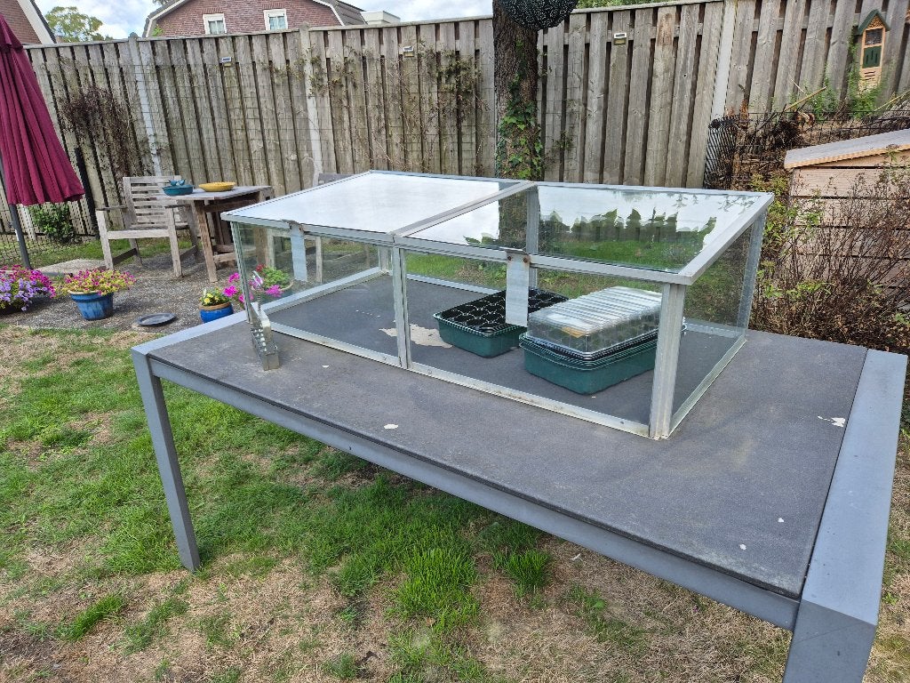 Kweekbak met tafel, pottenpers en 2 reserve ruiten, Tuin en Terras, Kweekspullen, Ophalen, Gebruikt, Kweekbak