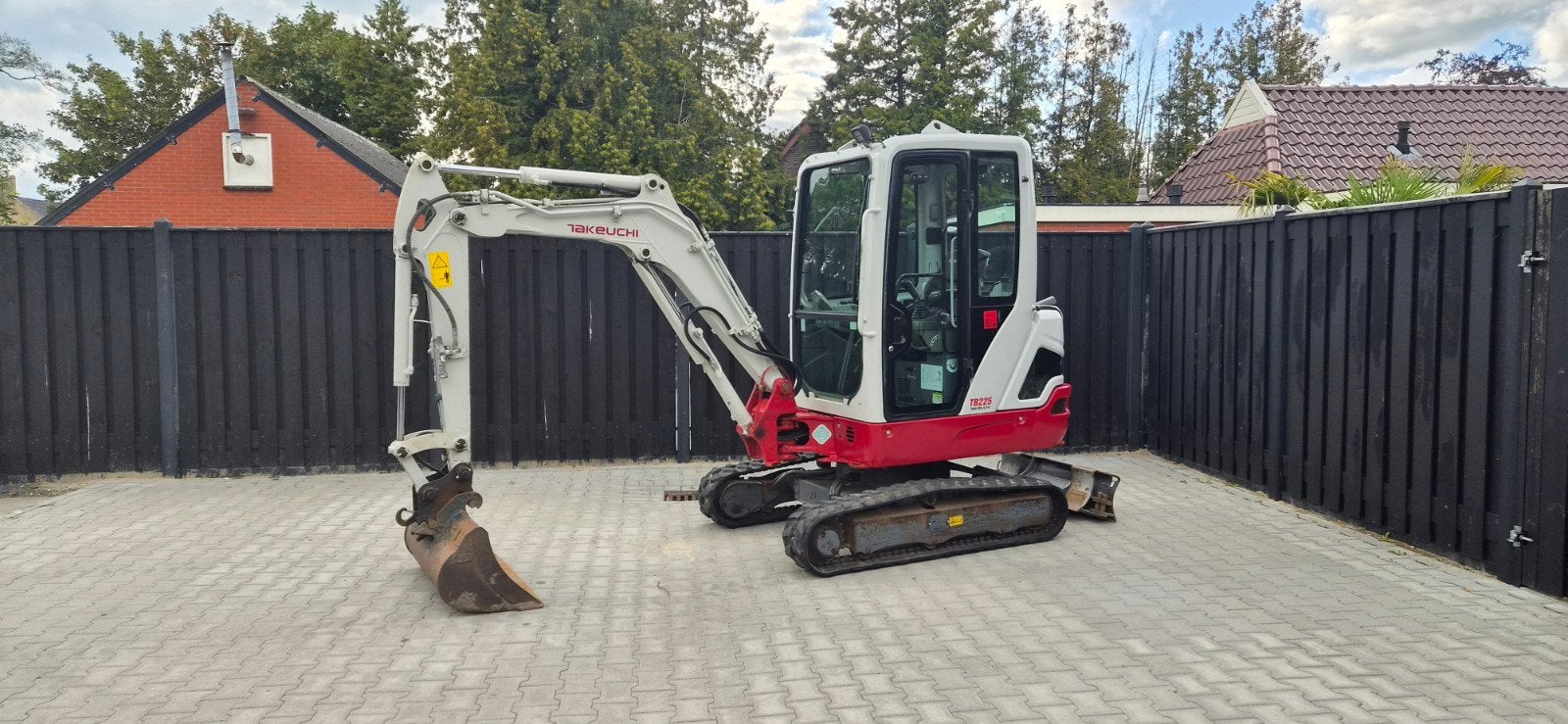 takeuchi tb225, Zakelijke goederen, Machines en Bouw | Kranen en Graafmachines, Ophalen of Verzenden, Graafmachine