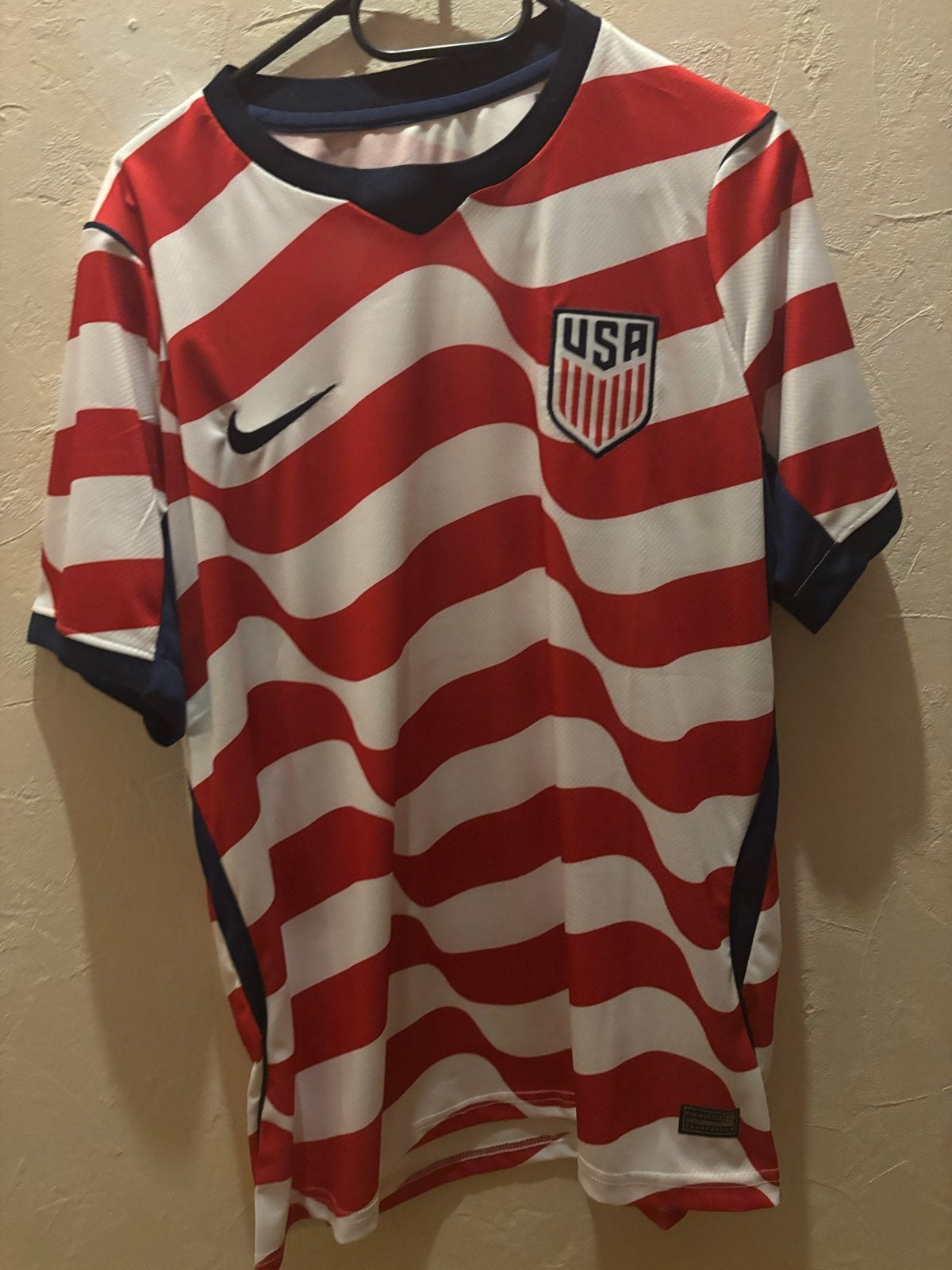 USA Voetbalshirt - Iconisch Design, Ophalen of Verzenden, Zo goed als nieuw, Maat 48/50 (M), Meerkleurig