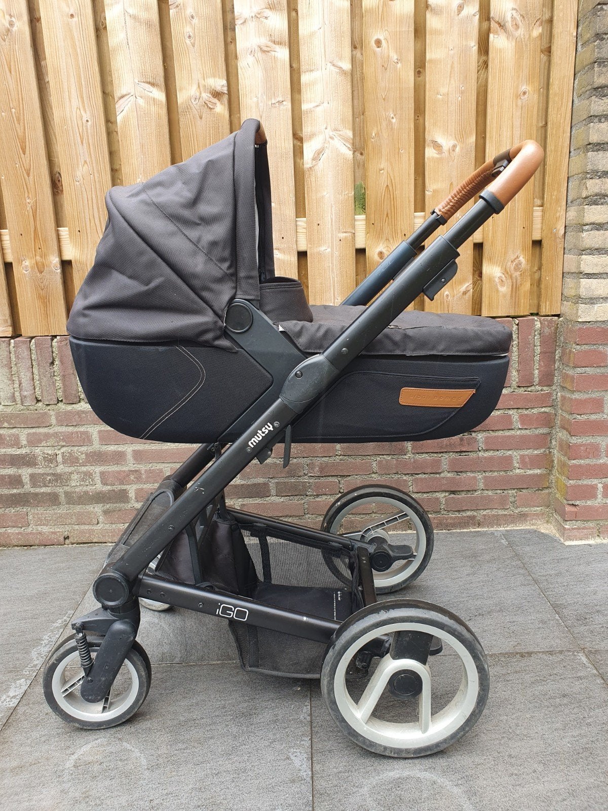 Mutsy Igo Combiwagen met Reiswieg en Zitje - Zwart/Bruin, Ophalen, Gebruikt, Combiwagen, Mutsy