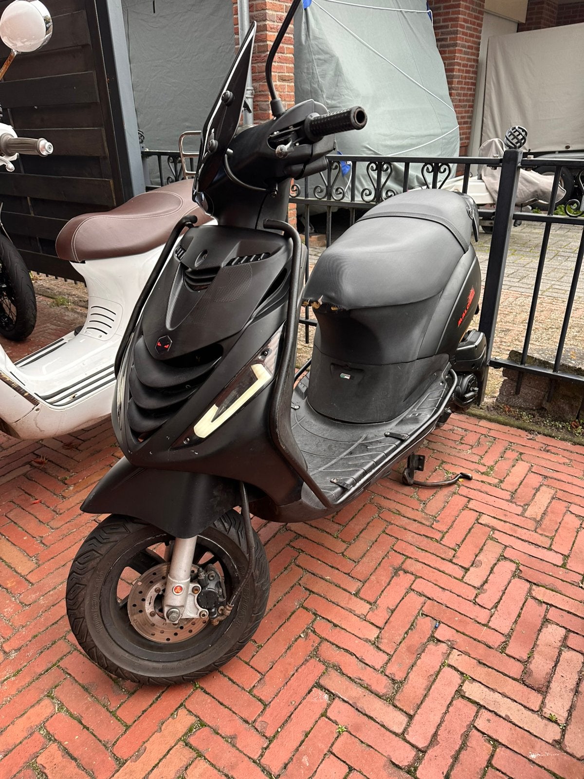 Piaggio zip 80cc Brom, Ophalen, Maximaal 45 km/u, Zip, Zo goed als nieuw