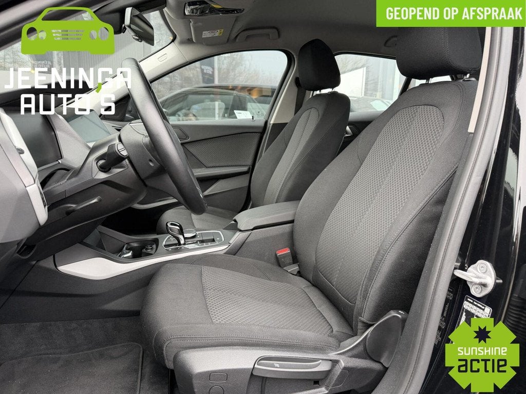 BMW 1-serie 118i Business Edition|AfnTrekhaak|DAB|Clima|Navi, Auto's, Gebruikt, Zwart, Origineel Nederlands, Bedrijf