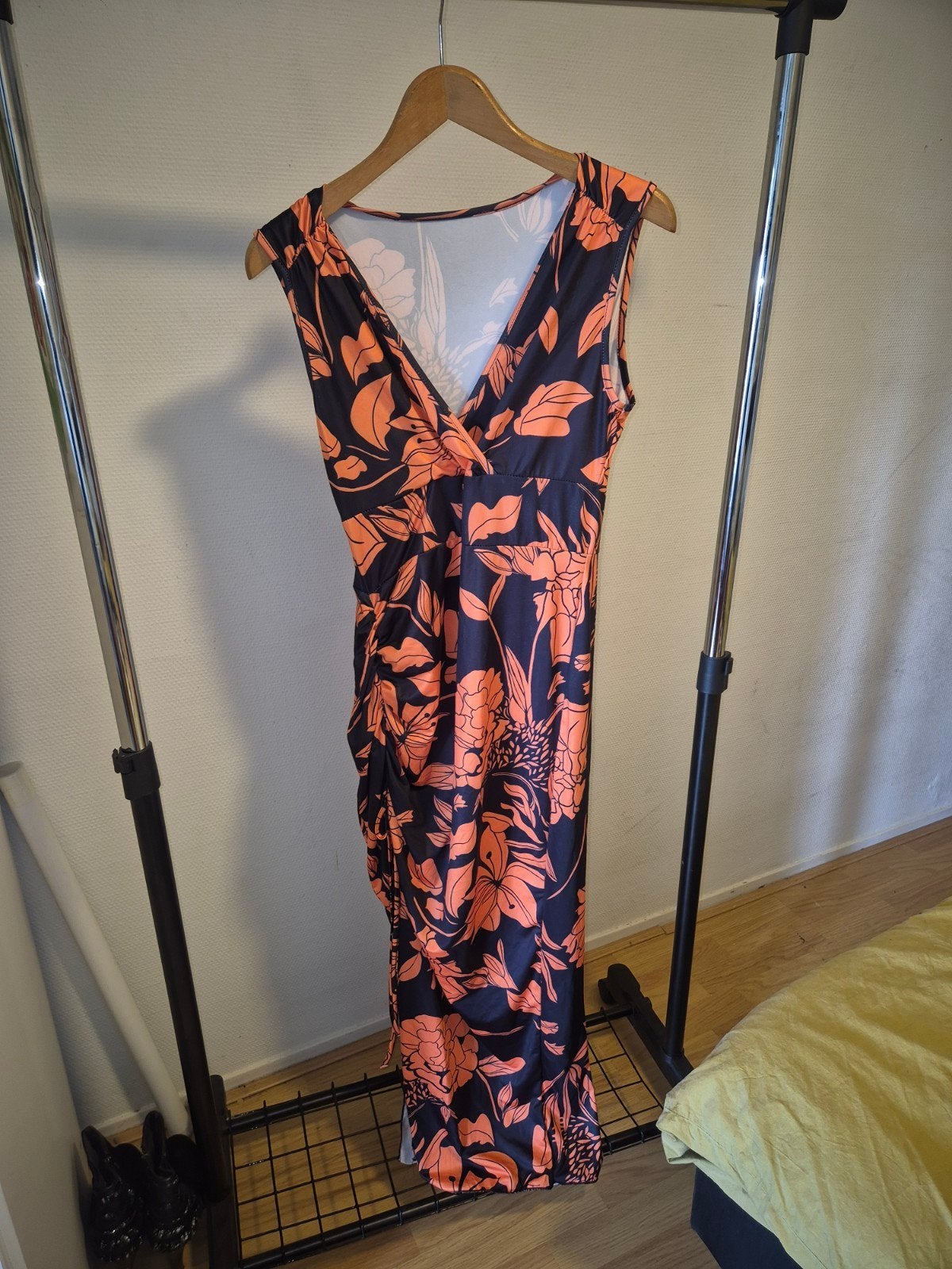 Shein jurk met Bloemenprint - Maat L (40/42), Kleding | Dames, Maat 38/40 (M), Oranje, Ophalen of Verzenden, Zo goed als nieuw