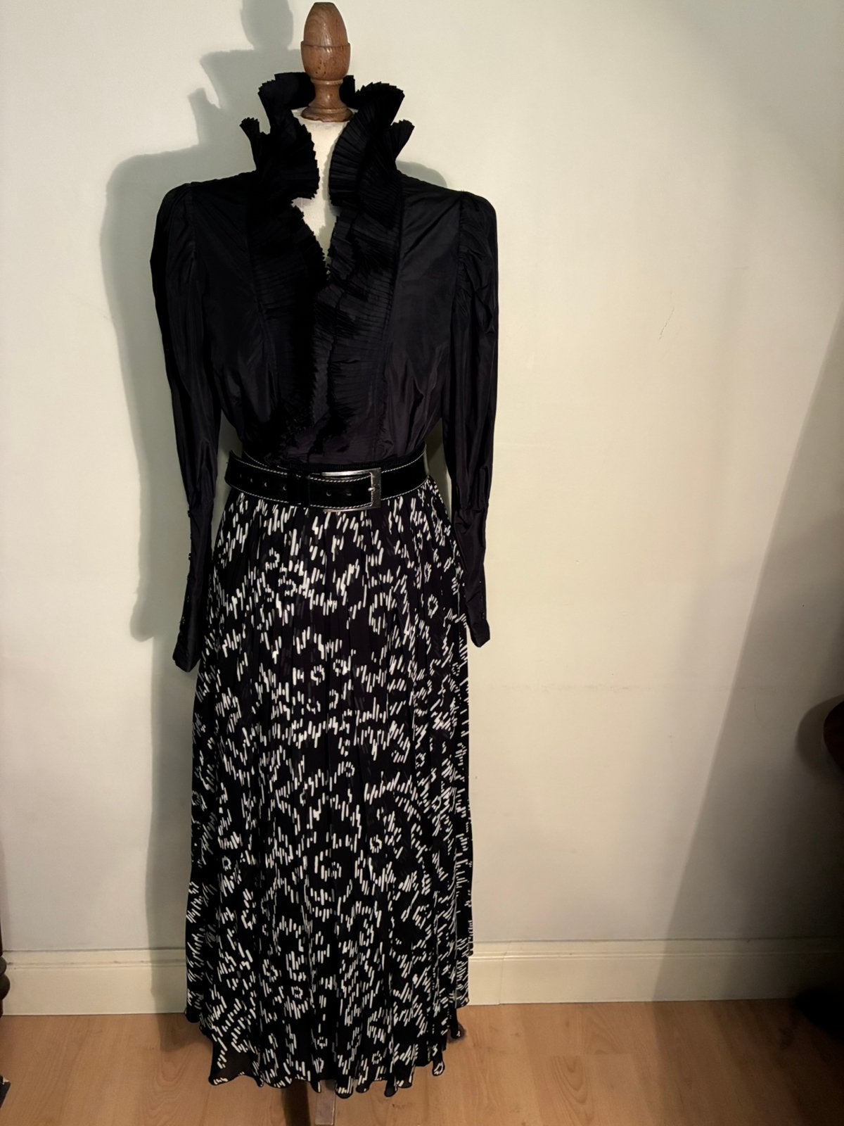 ESSENTIEL ANTWERP MAXI ROK ZWART/WIT, Maat 38/40 (M), Verzenden, Zwart, Zo goed als nieuw