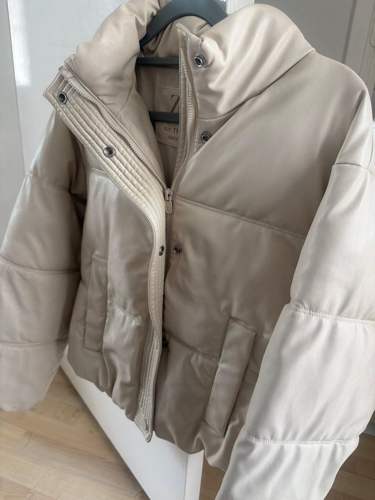 Zara Puffer Jas Crème - Maat 11-12 jaar (152 cm), Ophalen of Verzenden, Zo goed als nieuw, Jongen of Meisje, Jas