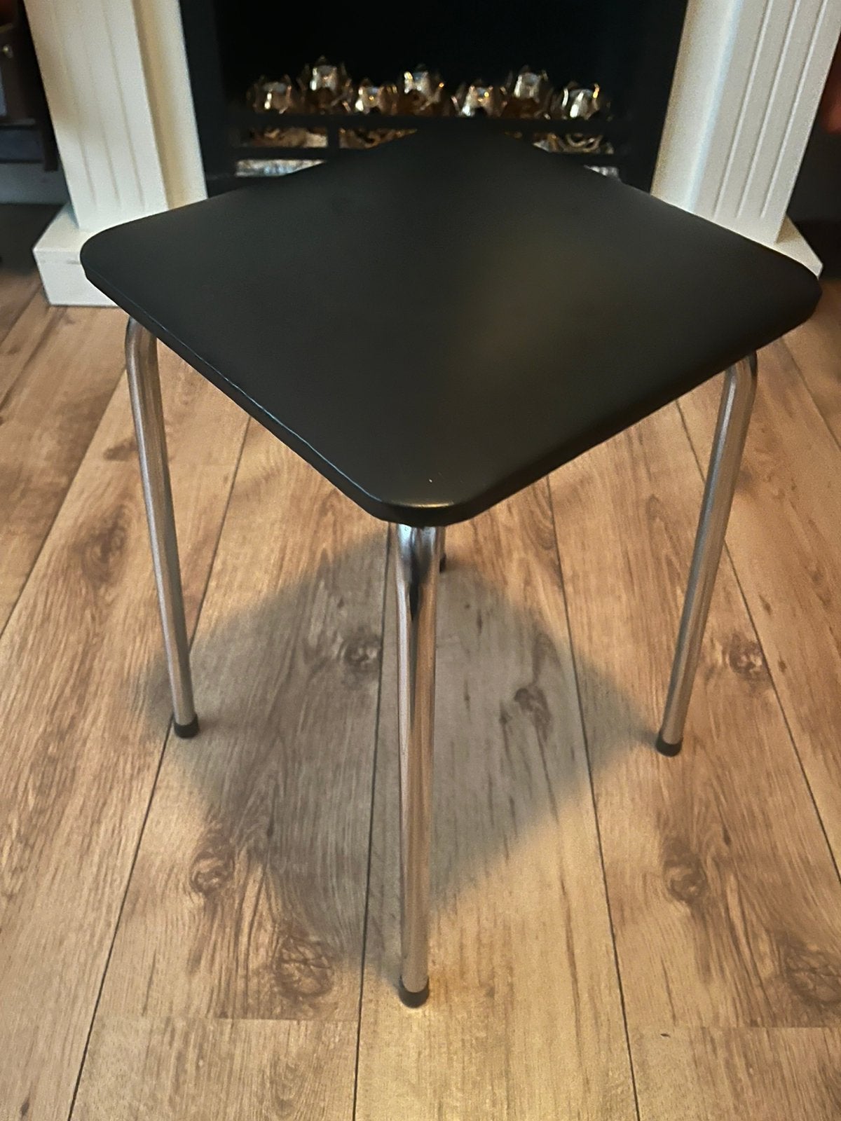 Vintage kruk in de kleur zwart met 4 metalen poten, Huis en Inrichting, Krukjes, Ophalen, ?, Zo goed als nieuw, IJzer